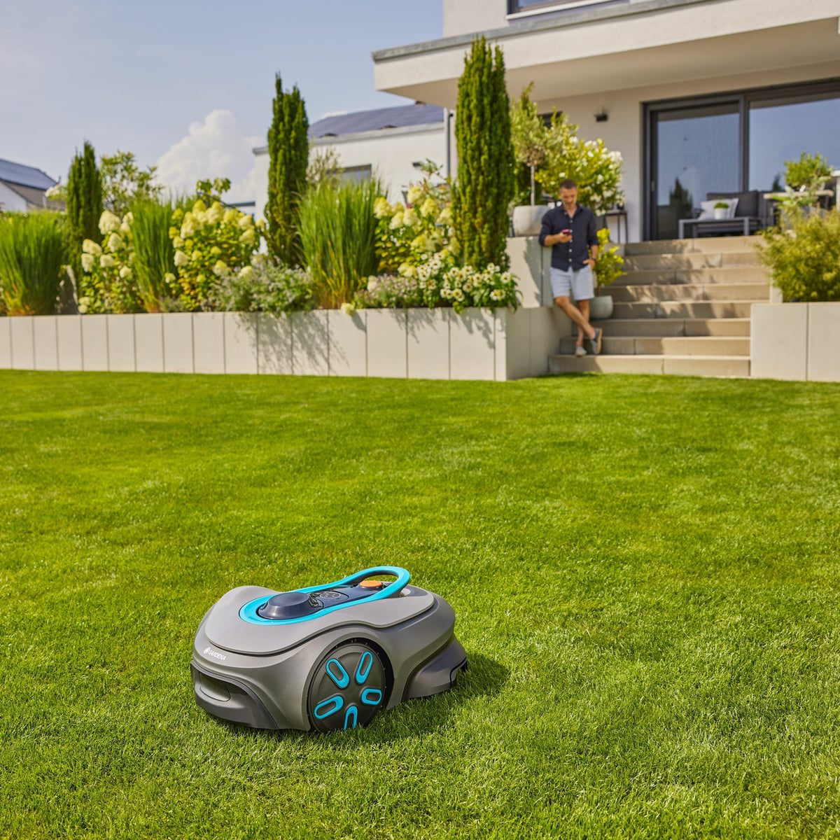 Kabelloser Maehroboter fuer Rasenflaechen bis 750 m², KI LONA Intelligence, Trim-to-Edge, App-Steuerung, Set